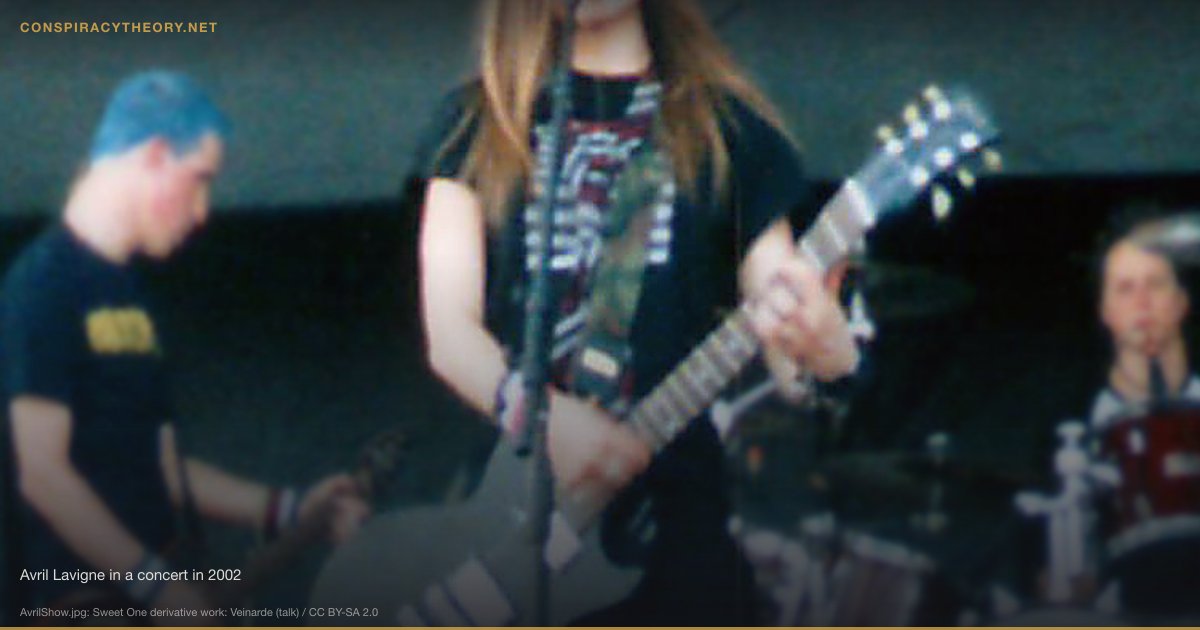 Avril Lavigne Was Replaced by a Double (2011) — Avril Lavigne in a concert in 2002