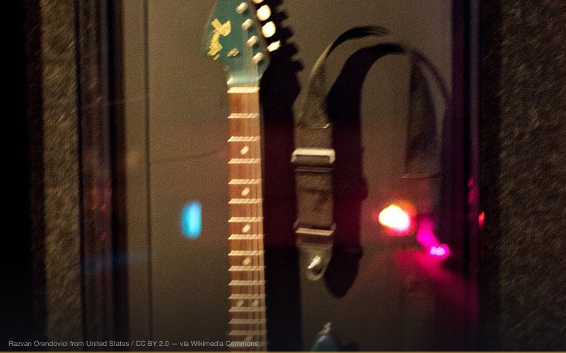Guitar used by Nirvana and Kurt Cobain — related to Courtney Love Had Kurt Cobain Killed