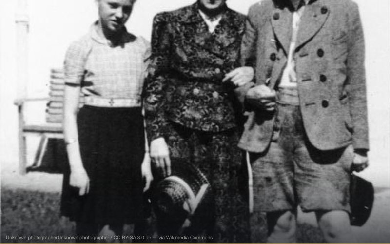 Heinrich Himmler mit Frau und Tochter Gudrun — related to Judeo-Masonic World Domination Conspiracy