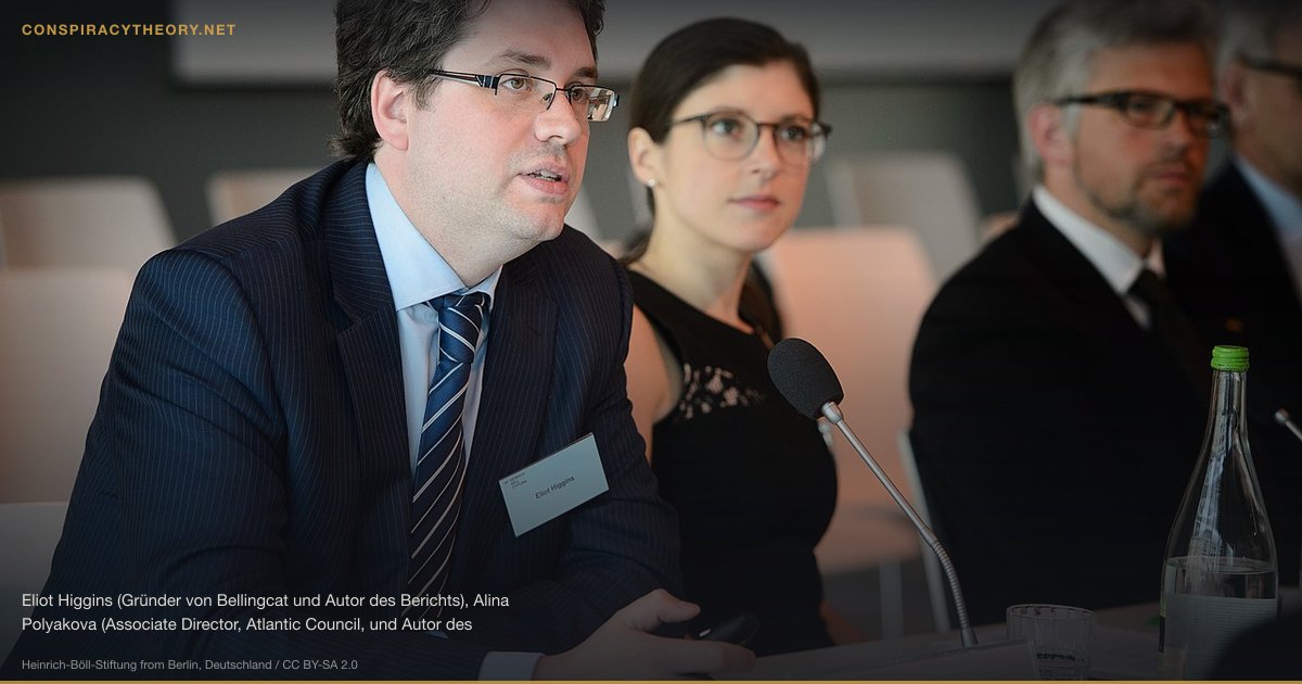 Malaysia Airlines Flight MH17 (2014) — Eliot Higgins (Gründer von Bellingcat und Autor des Berichts), Alina Polyakova (Associate Director, Atlantic Council, und Autor des Berichts) Foto: <a href="http://www.stephan-roehl.de" rel="nofollow">Stephan Röhl</a> Konferenz "Russische Desinformation im 21. Jahrhundert" in der Heinrich-Böll-Stiftung Berlin