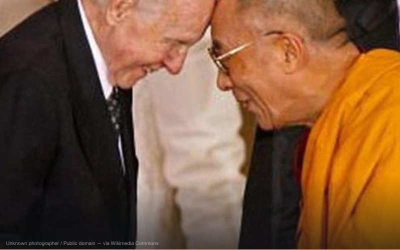 Photo of Tom Lantos and the Dalai Lama — related to Nayirah Testimony — The Staged Kuwait Baby-Murder Story