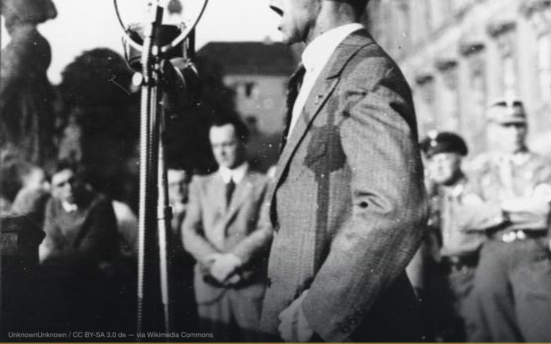 For documentary purposes the German Federal Archive often retained the original image captions, which may be erroneous, biased, obsolete or politically extreme. Berlin-Lustgarten, Rede Joseph Goebbels Goebbels spricht bei einer nationalsozialistischen Protestversammlung im Berliner Lustgarten gegen das Ergebnis der Konferenz von Lausanne. [Berlin-Lustgarten.- Joseph Goebbels bei Rede vor Mikrophon; Juli 1932] Abgebildete Personen: Goebbels, Joseph: Reichsminister für Volksaufklärung und Propaganda, Gauleiter Berlin, Deutschland — related to Reichstag Fire — Nazi False Flag